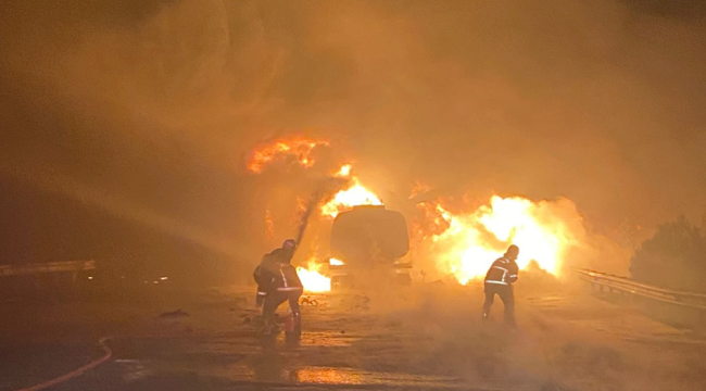 Şanlıurfa'da akaryakıt yüklü tankerler çarpıştı, 1 ölü